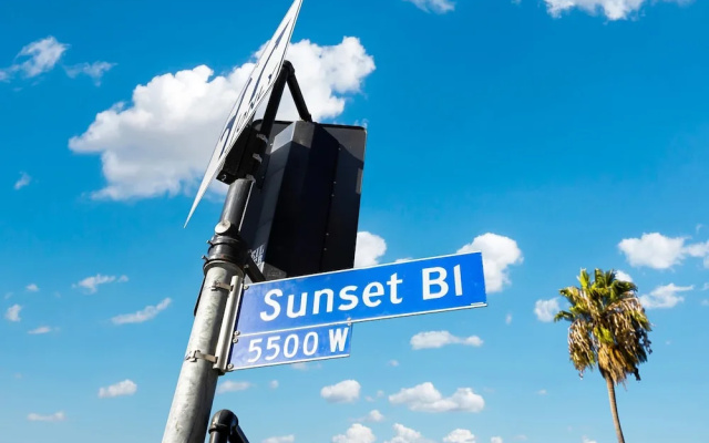 Luxury 2BR Hollywood Sign View by Oneluxstay