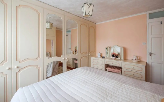 Family House Close to City Centre