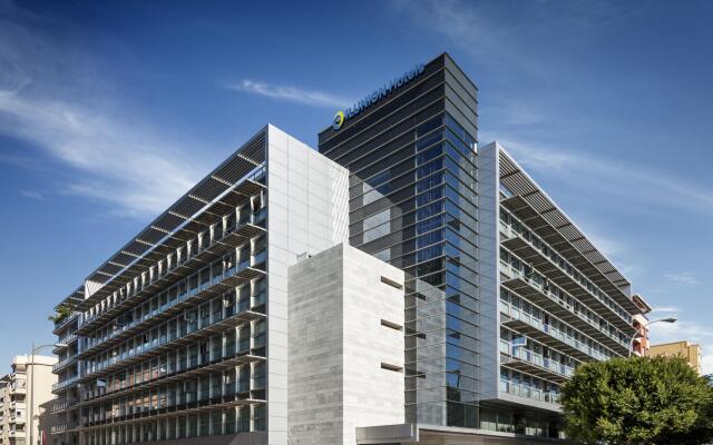Hotel ILUNION Malaga вид на фасад