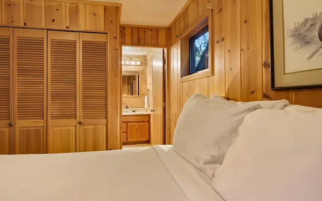 Mirror Pond 2 Bedroom Bungalow by RedAwning