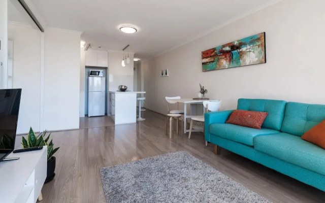 New Modern Apartment in Central Location