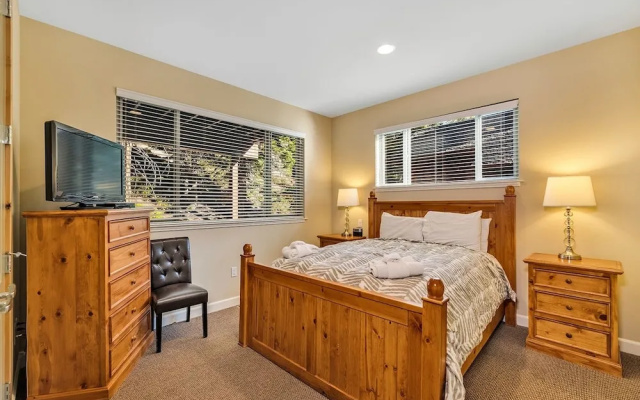 Luxury Retreat at Heavenly by RedAwning