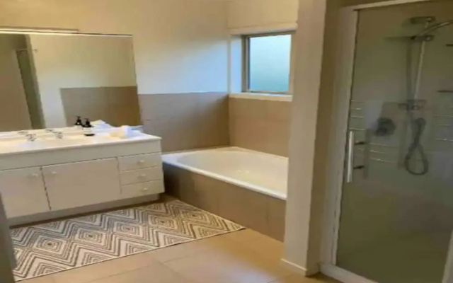 Kohimarama beachside apartment