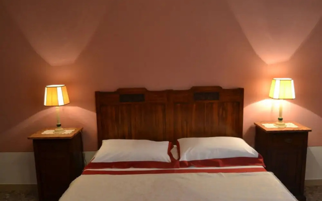 Villa in the Tuscan Hills: Relax in a Magnificent Landscape