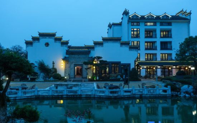 Hengdian Film and Television City Longjing Puyu Yinshu