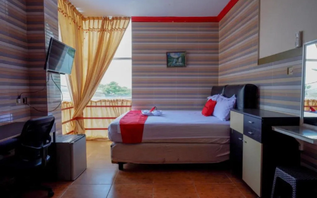 RedDoorz near Kendari Beach 2