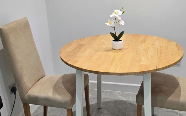 Central 1 Bed Apartment - Sleeps 2 With Wifi