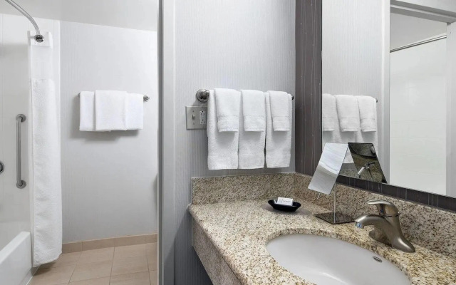 Courtyard by Marriott Pittsburgh Airport