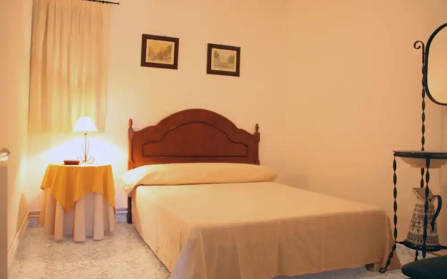 Ermita House 102404 by MO Rentals