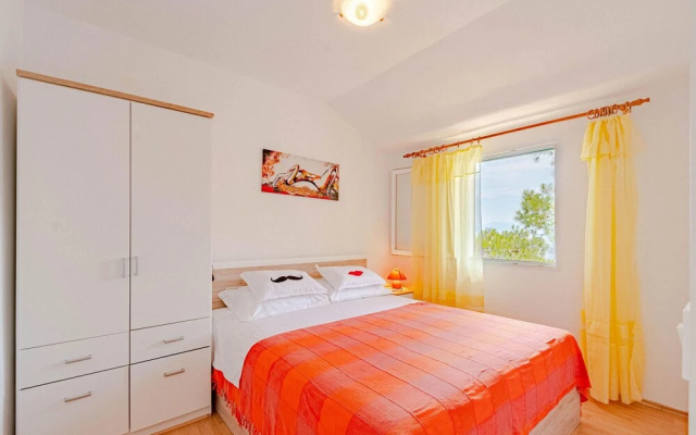 Stunning Home in Prigradica With Wifi and 4 Bedrooms