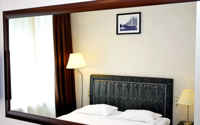 Apollo Hotel