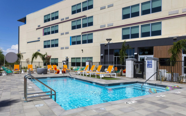 Aloft by Marriott Glendale at Westgate