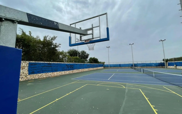 מול הים בקיסריה