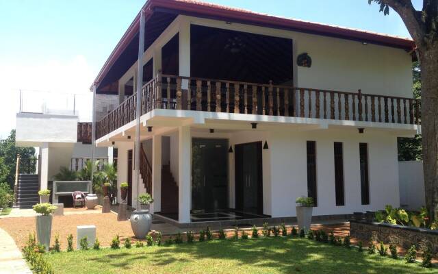 Отель Rockery Villa Шри-Ланка, Бентота - отзывы, цены и фото номеров - забронировать отель Rockery Villa онлайн вид на фасад