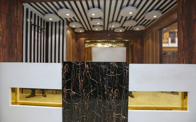 OYO 27864 Hotel Samrat