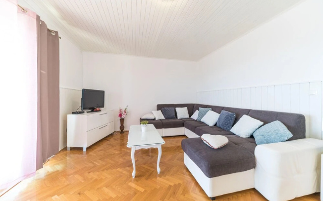 Amazing Home in Kastel Stari With Wifi and 2 Bedrooms