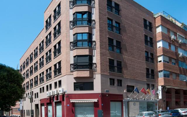 Отель Quo Eraso Aparthotel Испания, Мадрид - 9 отзывов об отеле, цены и фото номеров - забронировать отель Quo Eraso Aparthotel онлайн вид на фасад