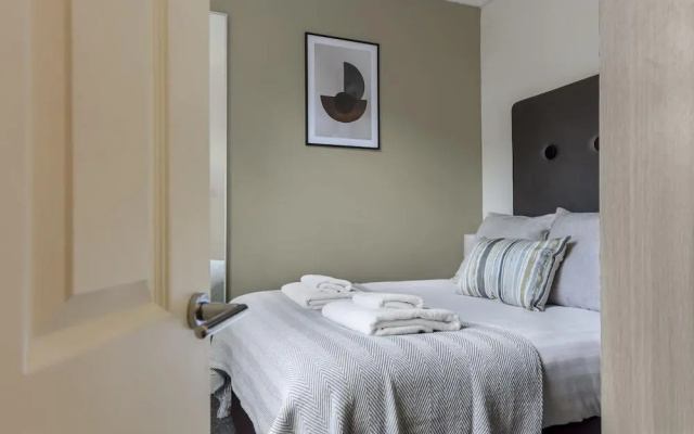 Immaculate 2 Bed Flat in West Kensington