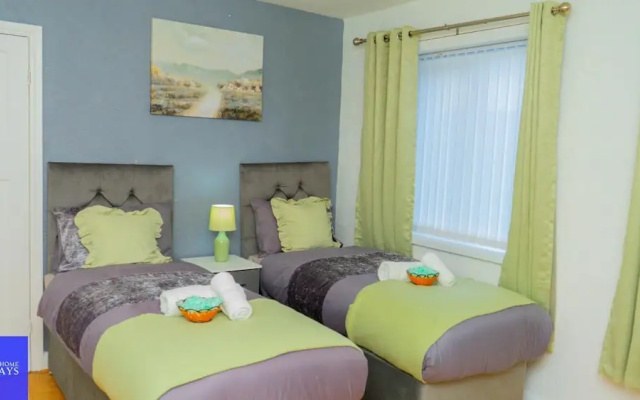 Cradley Manor - Spacious 6 Bedroom House