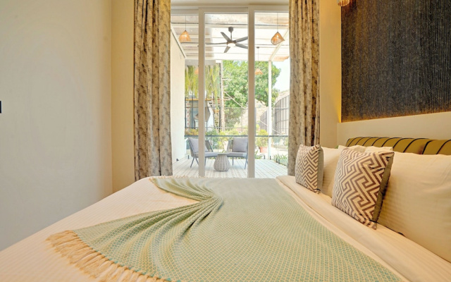 ELIVAAS Meraki Luxe 6BHK Glass Villa