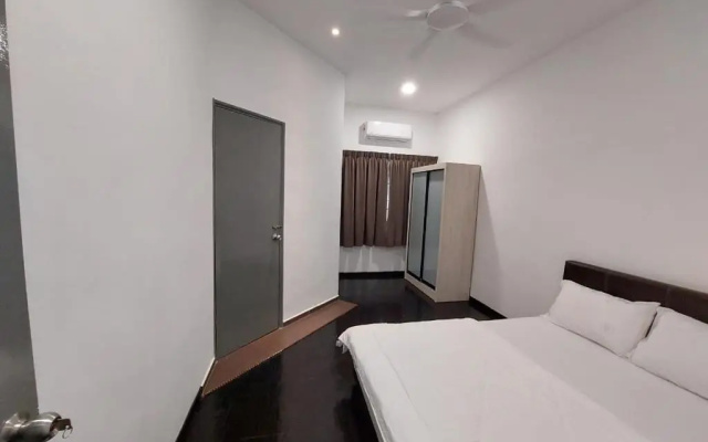 *Entire House* Flora Homestay