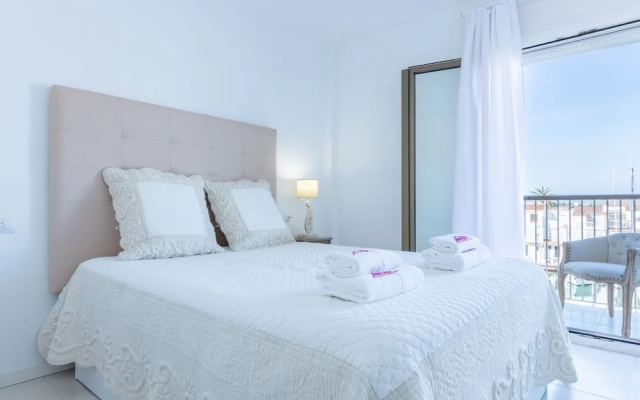 Peaceful Apartment in Empuriabrava with Terrace near Beach
