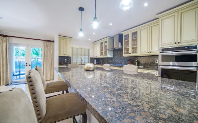Crystal Court Estate - Four Bedroom Home