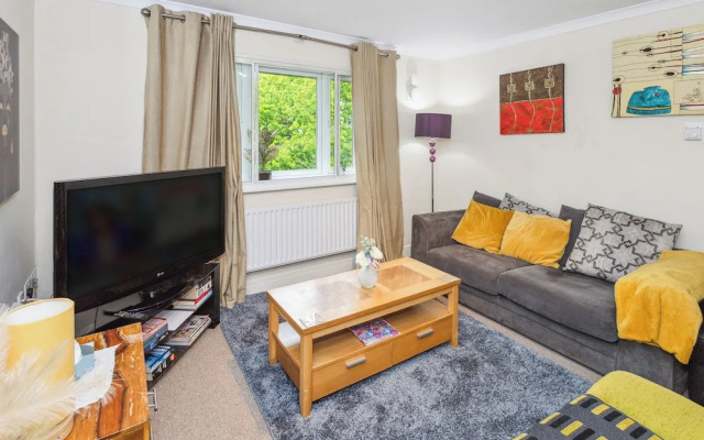 2 Bed Apartment - Sleeps 5 - Wifi - Parking - Pets