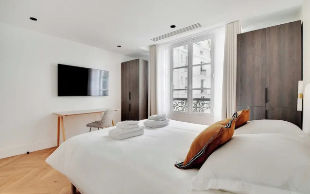 Apartment for 8 People in Madeleine