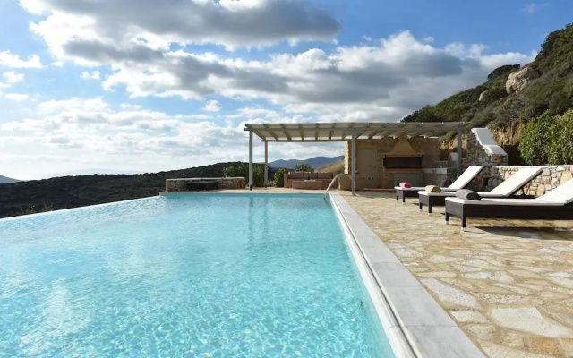Deluxe Villa - Infinity Pool & Helipad by VillaRentalsgr