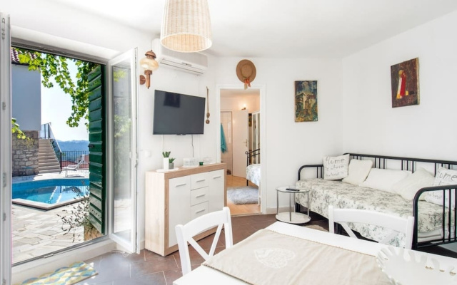 Holiday house Vjerocka - with pool : Donji Humac, Island Brac