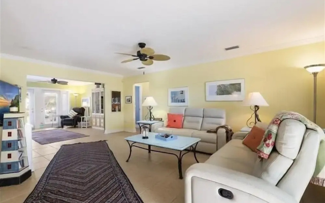 Island Haven 2 Bedroom Home by RedAwning