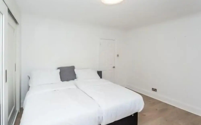 House - Sleeps7 - Garden - Parking - Station Close