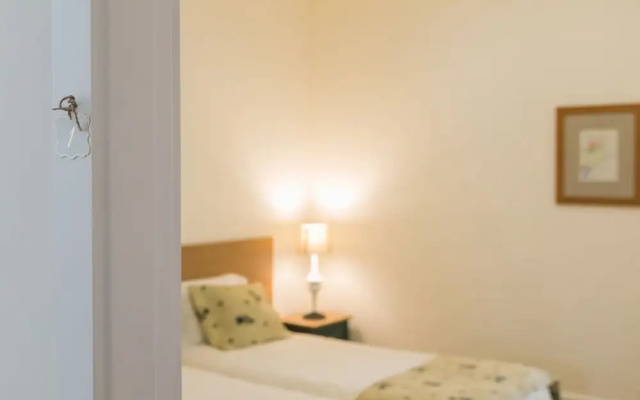 Apartamento A Francos Artist Painting 1