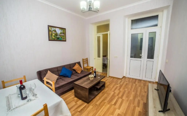12 Nikoloz Izashvili Street