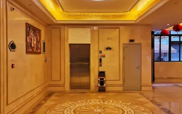 Vienna Hotel (Sanjiang Bell Tower Bird's Nest Distribution Center)