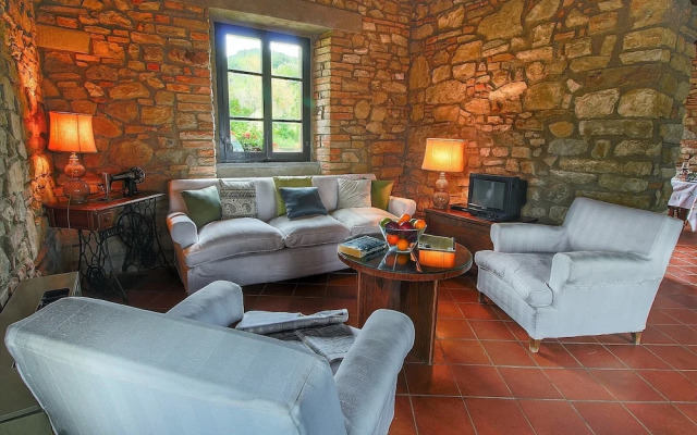 Tranquil Farmhouse near Center in Umbertide with Garden