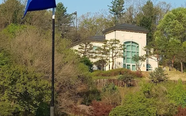 Crystal Valley CC Golden Village