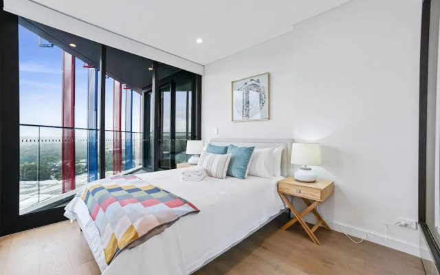 HomeHotel-Ultra Luxury 2 Bedroom next to Mall & Train