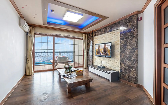 Ulsan Solmarae & Elmarine Pension