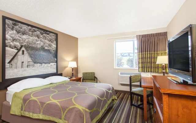 Super 8 Richlands/Claypool Hill Area