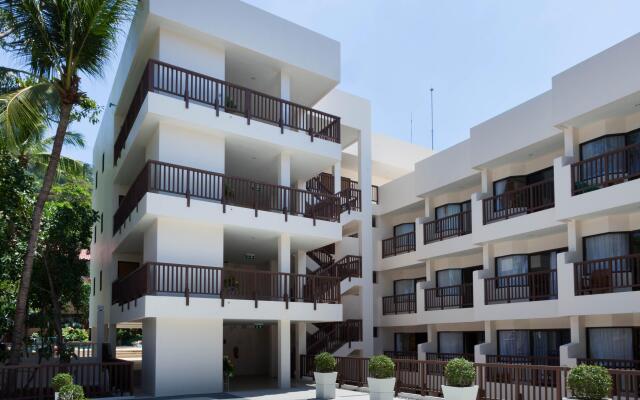 Отель Patong Lodge вид на фасад