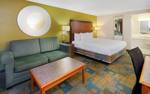 Travelodge by Wyndham Phoenix North