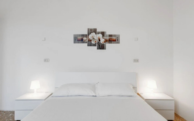 Lulli Cozy Apartment with Balcony