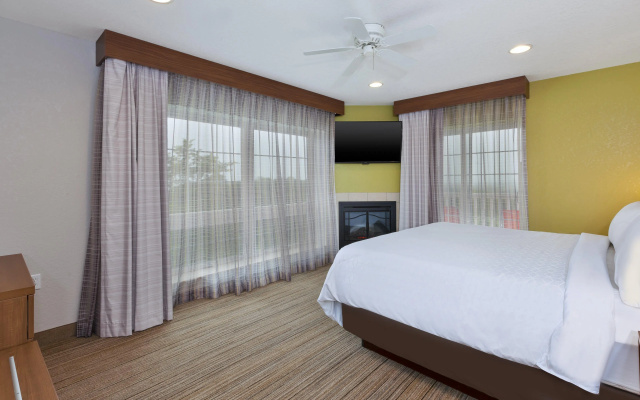 Holiday Inn Express & Suites Petoskey by IHG