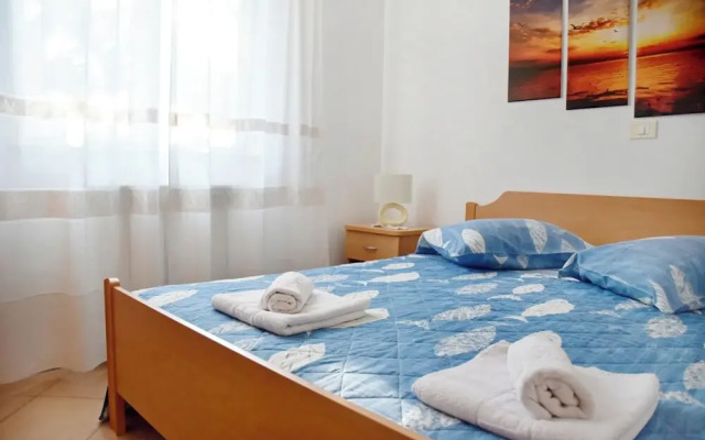Bright Apartment in Zambratija