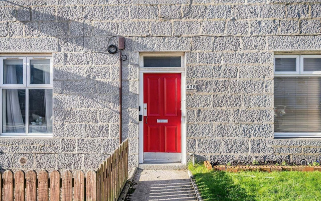 Central Aberdeen Flat Holburn St Workspace Parking