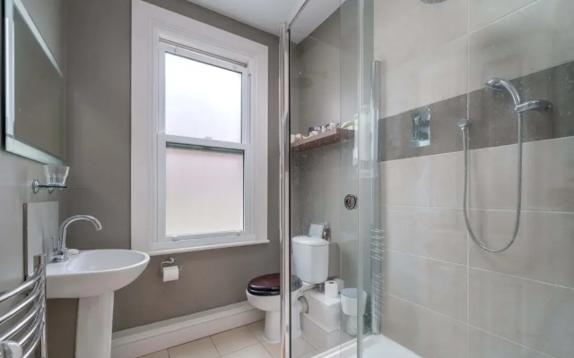 Modern flat near Battersea Park