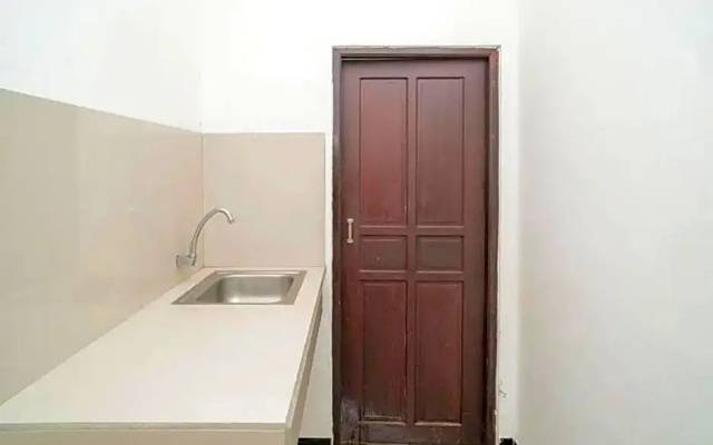 RedDoorz Syariah Near Syamsudin Noor Airport 4