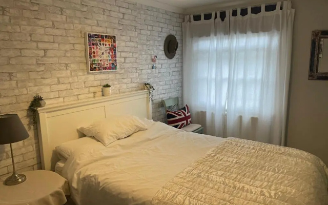 Courtyard Garden Flat (Adults Only)